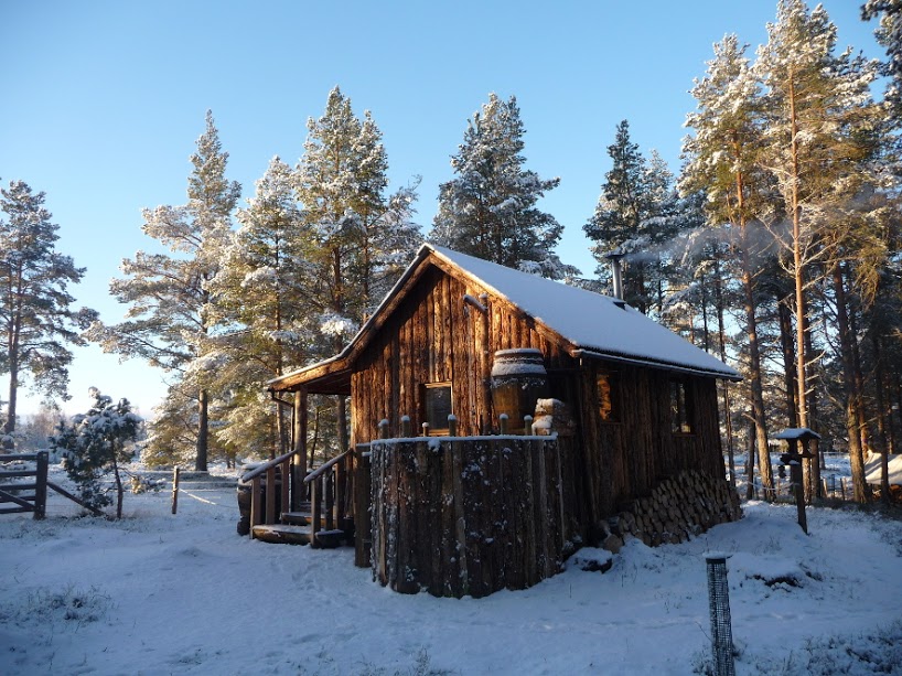 Wood-hut-snow