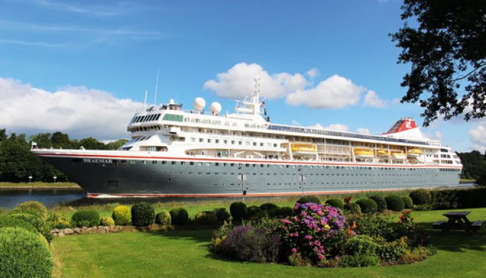 Braemar-cruising-the-Kiel-Canal-on-a-sunny-day